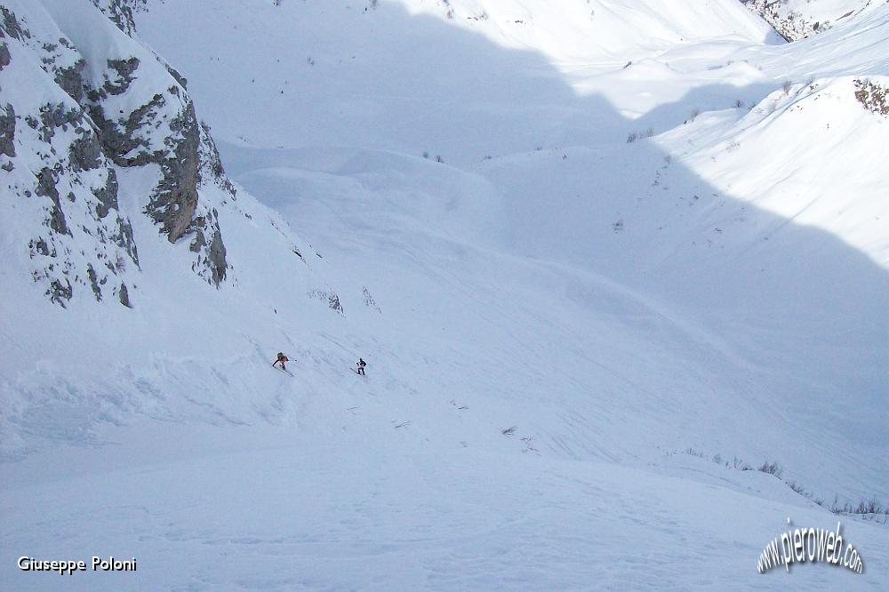 14-ghiaccio vivo sotto la poca neve, nel ripido canalino! .jpg